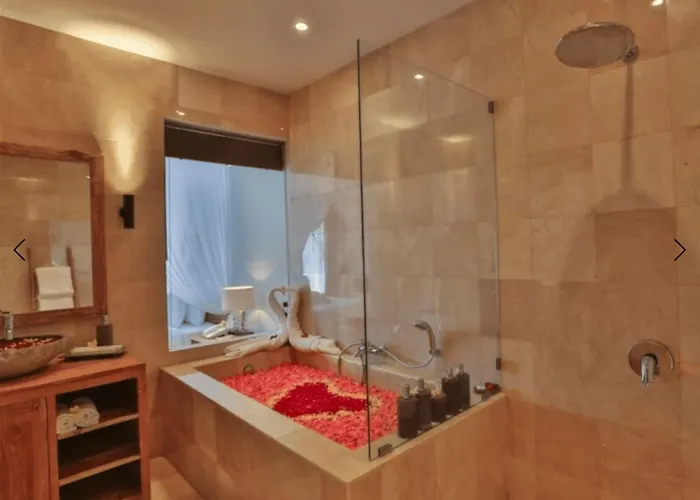 The Kanjeng & - Bali 4*