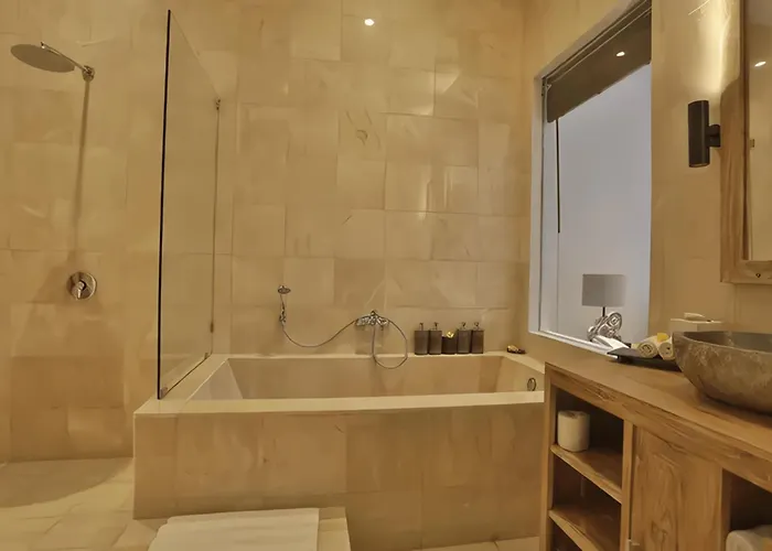 The Kanjeng & - Bali 4*